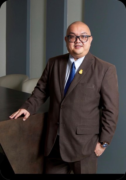 Portrait of Dr. Richard Fong, Founder and CEO of Apex Innotech